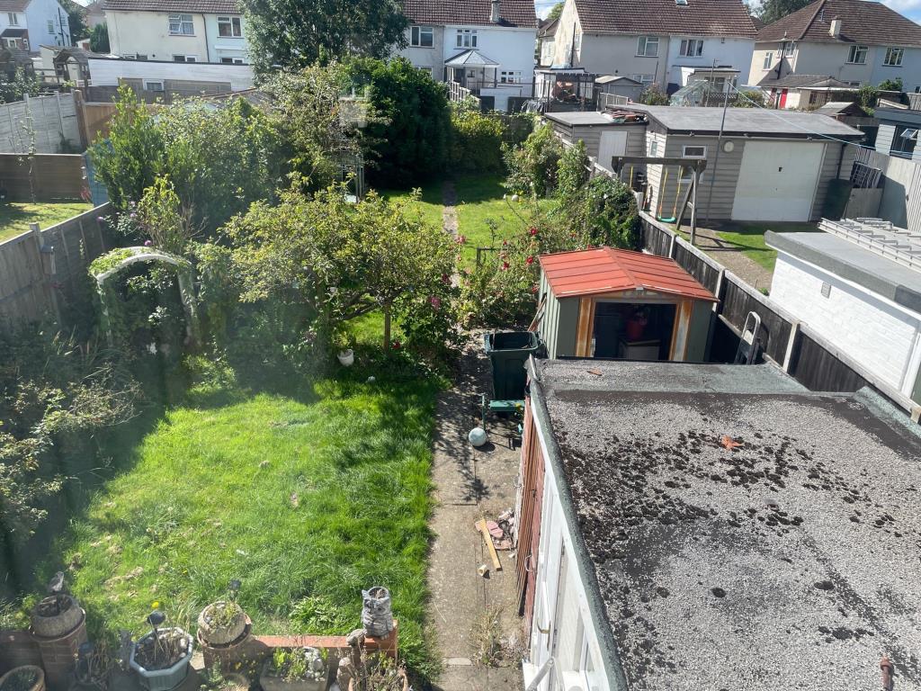 Lot: 106 - THREE-BEDROOM HOUSE FOR REFURBISHMENT - Rear garden - view from first floor